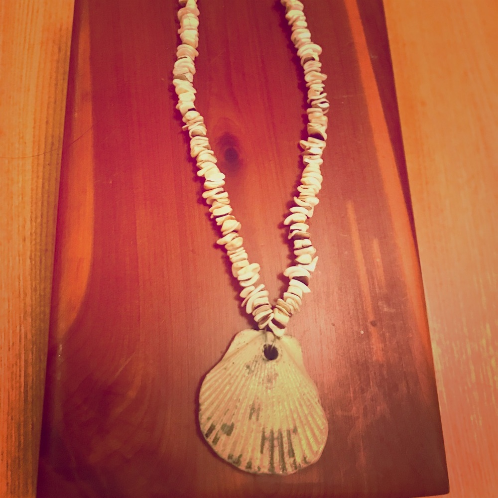 Beautiful vintage shell necklace